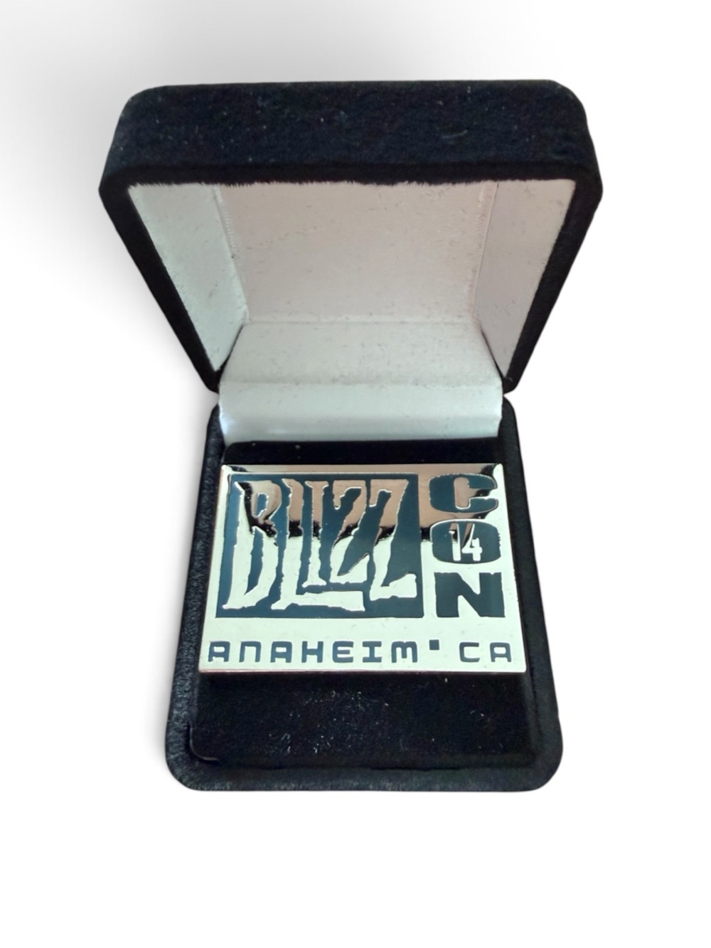 BlizzCon 2014 Logo Lapel Pin Blizzard Entertainment Anaheim WoW Collectible NIB